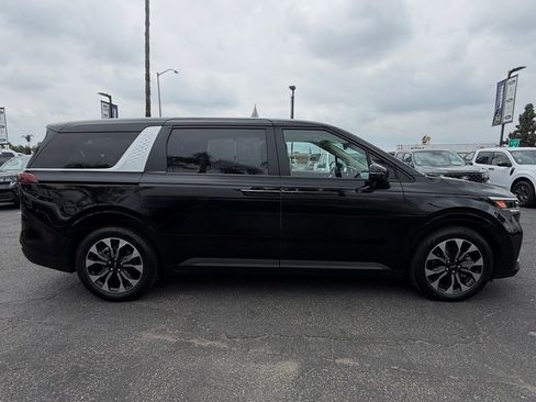 Used 2024 Kia Carnival EX FWD image 11