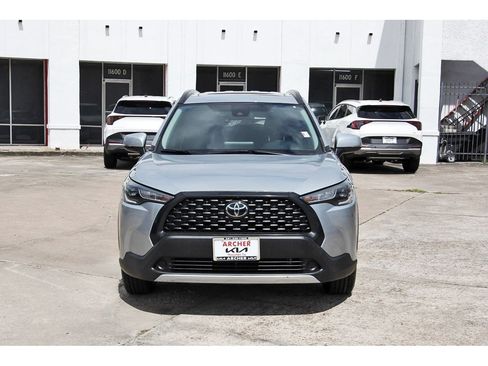 Used 2022 Toyota Corolla Cross LE w/ Moonroof Package FWD image 8