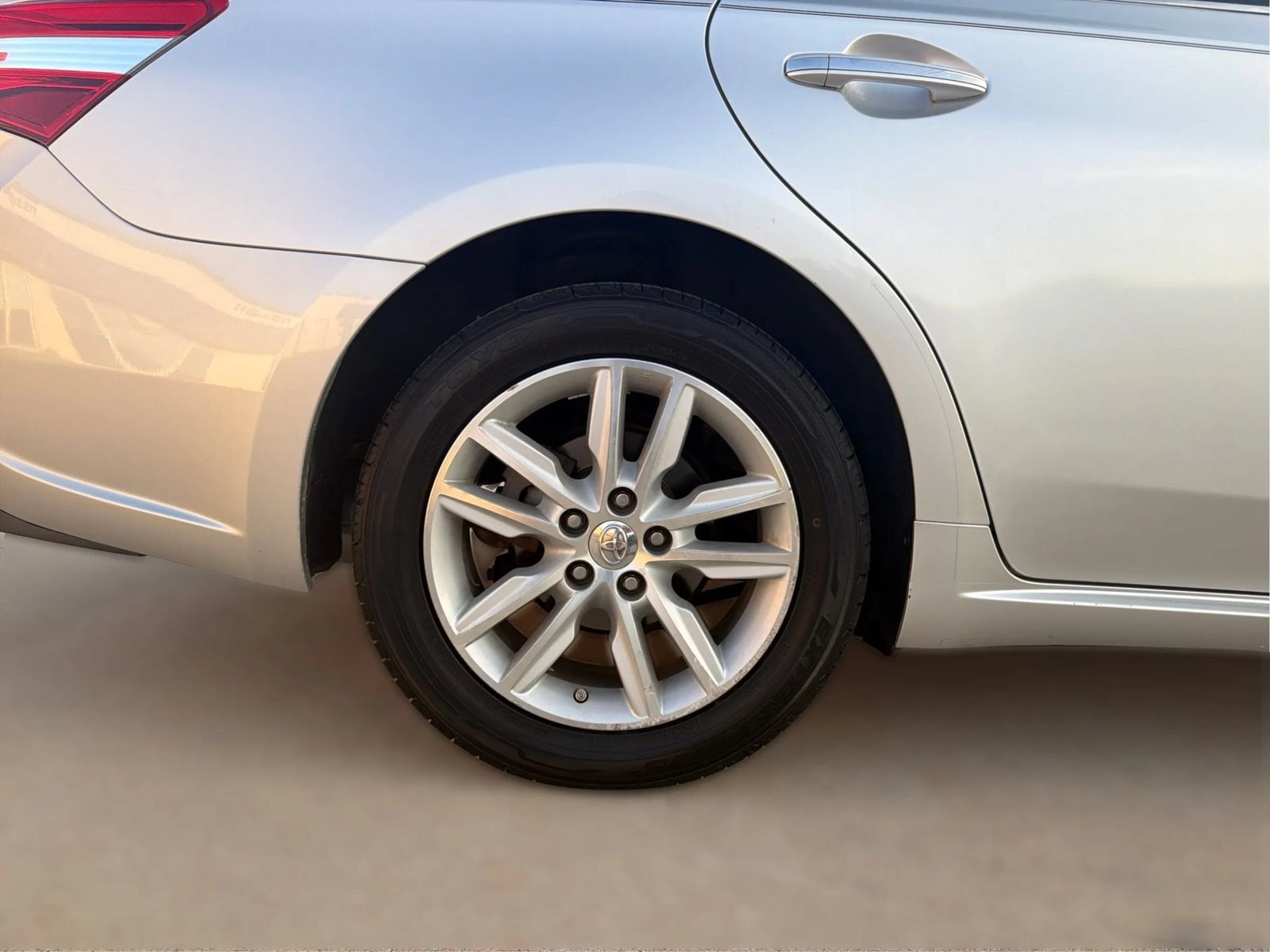 Used 2013 Toyota Avalon XLE Premium FWD image 29