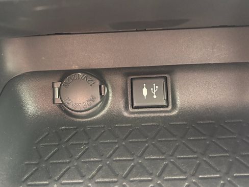 Used 2019 Toyota RAV4 LE FWD image 20