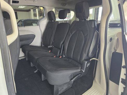 Used 2018 Chrysler Pacifica Touring Plus w/ Tire & Wheel Group image 10