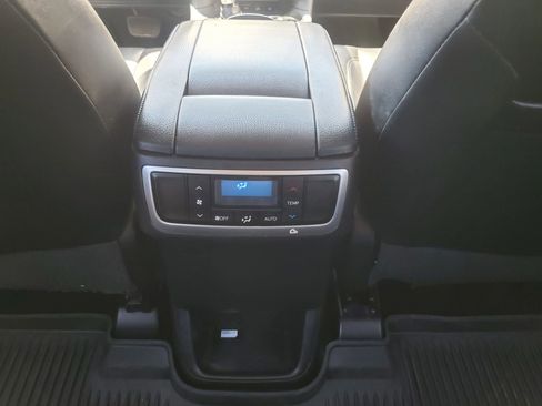 Used 2019 Toyota Highlander XLE AWD/4WD image 34