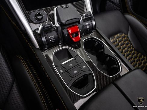 Used 2019 Lamborghini Urus image 27