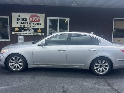 Used 2010 Hyundai Genesis 3.8 w/ Premium Navigation Pkg 3 RWD image 2