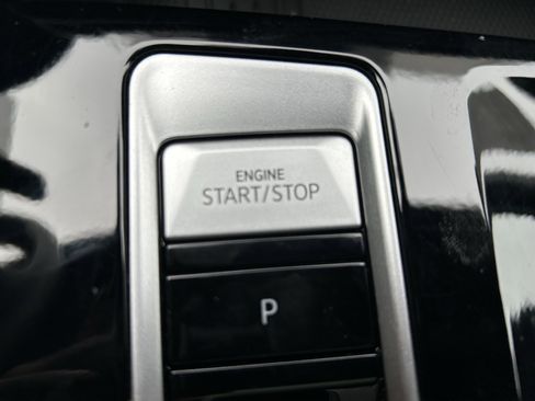 Certified 2025 Volkswagen Atlas Cross Sport SEL image 22