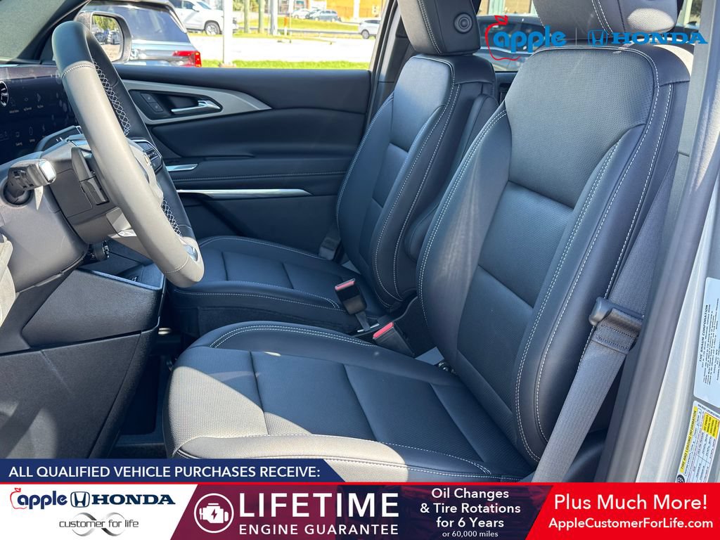 Used 2026 Chevrolet Traverse LT w/ Driver Confidence Package FWD image 7