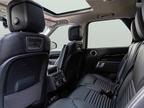 Used 2024 Land Rover Discovery S image 24