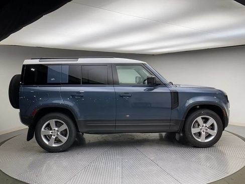 Used 2023 Land Rover Defender 110 SE AWD/4WD image 9