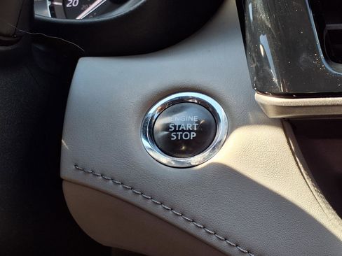 Used 2023 Toyota Highlander XLE FWD image 12