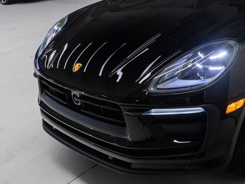 Certified 2026 Porsche Macan AWD/4WD image 32