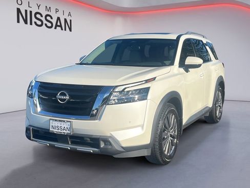 Used 2022 Nissan Pathfinder SL w/ SL Premium Package image 1
