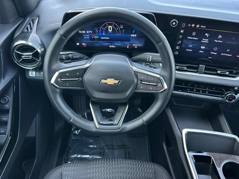Used 2025 Chevrolet Equinox LT w/ Safety and Technology Package FWD image 17