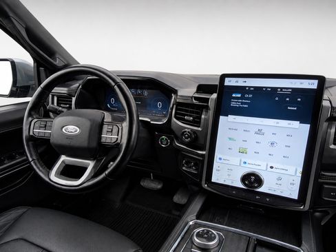 Used 2023 Ford Expedition Platinum AWD/4WD image 16