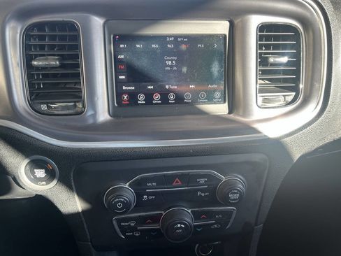Used 2019 Dodge Charger SXT w/ Blacktop Package image 10