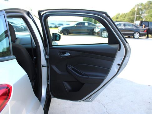 Used 2016 Ford Focus SE image 28