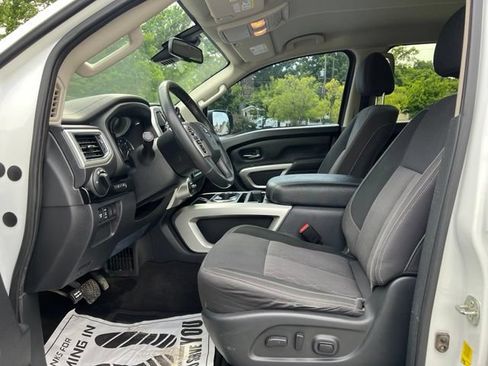 Used 2021 Nissan Titan SV w/ SV Convenience Package AWD/4WD image 12