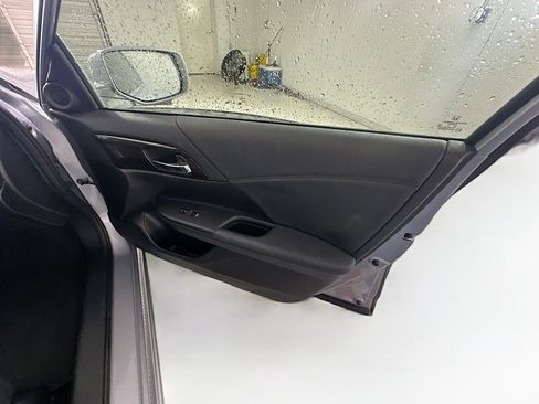 Used 2016 Honda Accord EX image 31