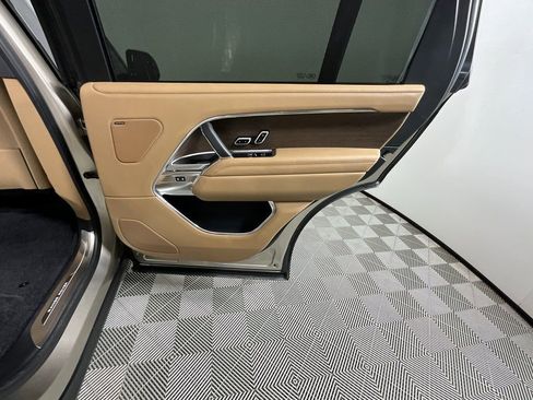 Used 2025 Land Rover Range Rover Long Wheelbase SE image 24
