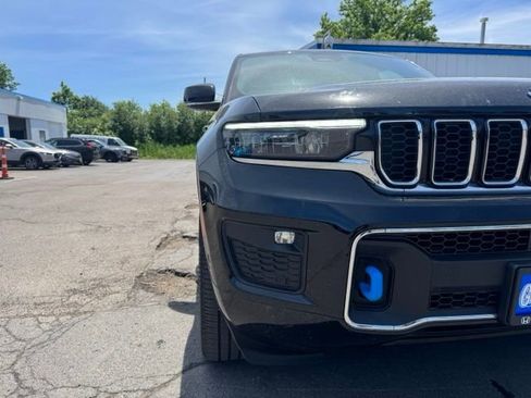 Used 2023 Jeep Grand Cherokee Overland AWD/4WD image 10