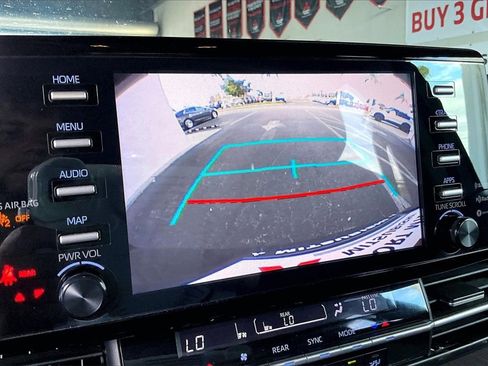 Used 2021 Toyota Sienna LE image 12