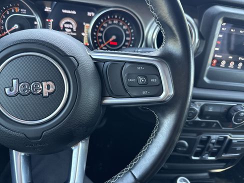 Used 2020 Jeep Wrangler Unlimited Sahara AWD/4WD image 20