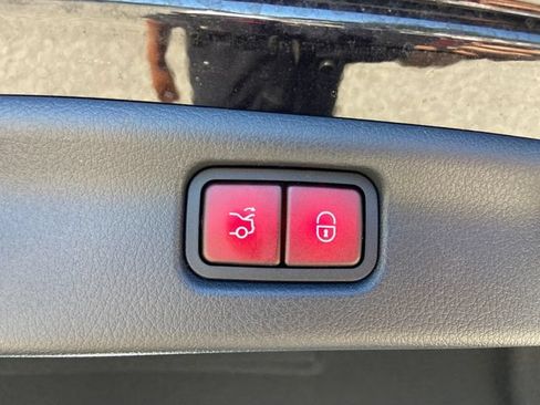 Used 2023 Mercedes-Benz C 300 4MATIC Sedan image 31