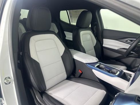 New 2026 Chevrolet Equinox EV LT image 16