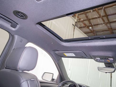 Used 2023 Chevrolet Traverse High Country AWD/4WD image 17