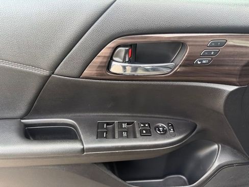 Used 2017 Honda Accord EX-L image 17