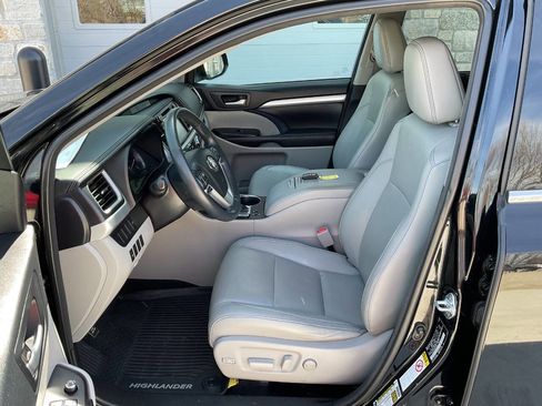 Used 2016 Toyota Highlander XLE image 13