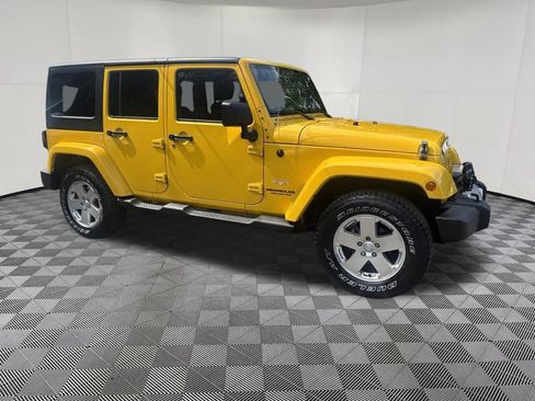 Used 2011 Jeep Wrangler Unlimited Sahara w/ Dual Top Group AWD/4WD image 6