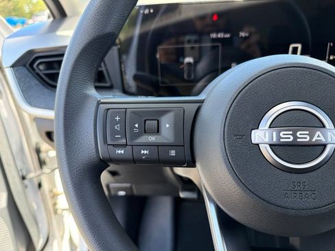 Certified 2025 Nissan Kicks SV AWD/4WD image 17