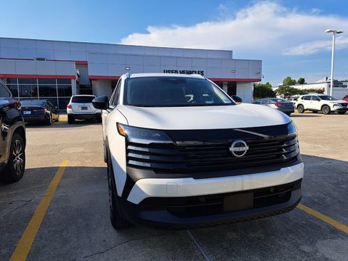 Used 2026 Nissan Kicks SV w/ Charging Package FWD image 3