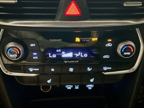 Used 2020 Hyundai Santa Fe SEL FWD image 11