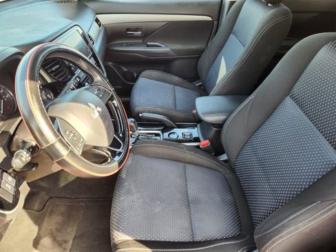 Used 2018 Mitsubishi Outlander SE image 13