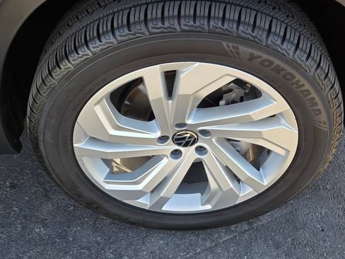 Used 2021 Volkswagen Atlas SE w/ Panoramic Sunroof Package FWD image 9
