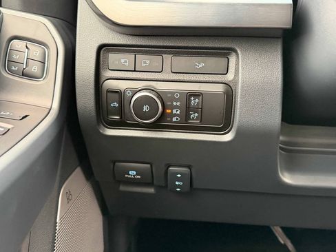 Used 2024 Ford F350 Lariat w/ Lariat Ultimate Package AWD/4WD image 39
