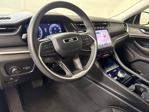 Used 2023 Jeep Grand Cherokee L Limited AWD/4WD image 21