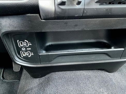 Used 2024 RAM 3500 Big Horn image 33