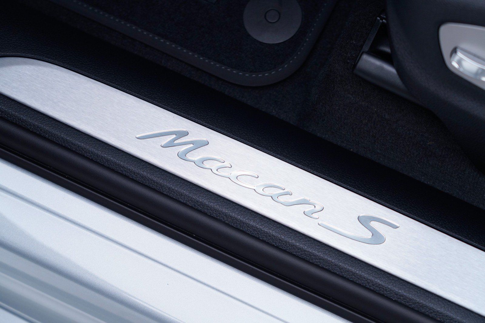 Used 2026 Porsche Macan S AWD/4WD image 15