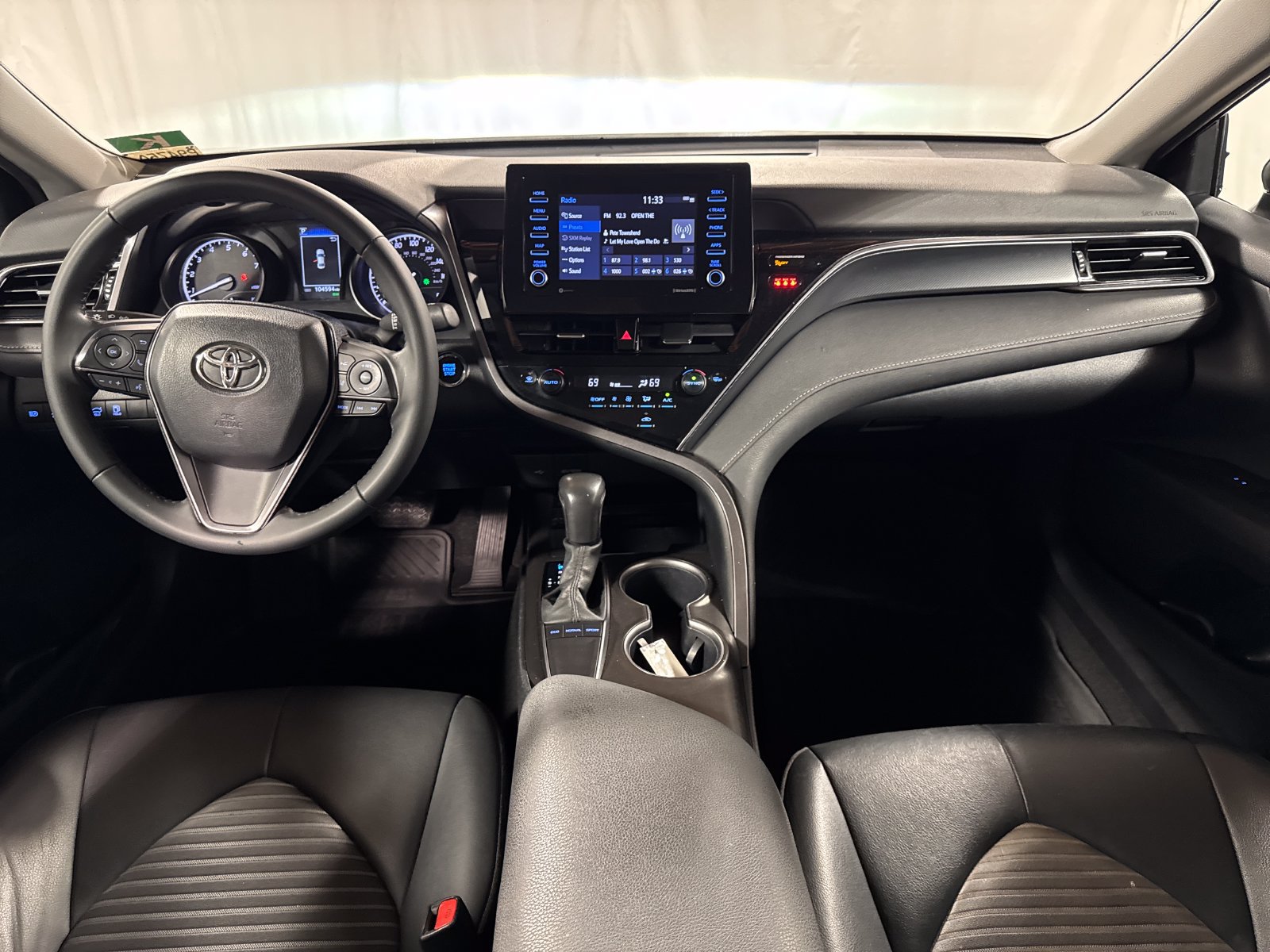 Used 2024 Toyota Camry SE w/ Convenience Package FWD image 4