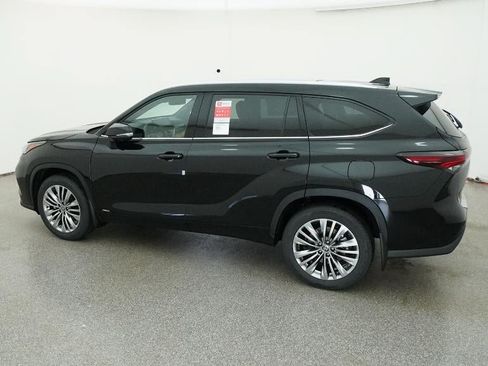 New 2026 Toyota Highlander Platinum AWD/4WD image 4