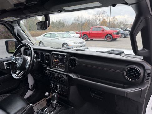 Used 2021 Jeep Wrangler Unlimited Sahara image 27