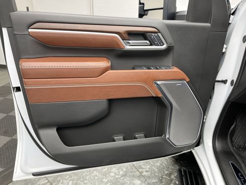 Used 2024 GMC Sierra 2500 Denali Ultimate image 10