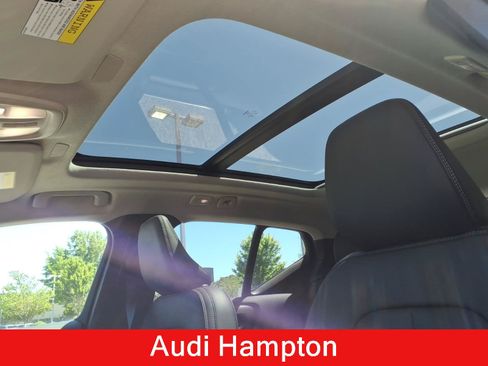 Used 2024 Volvo XC40 B5 Ultimate w/ Climate Package AWD/4WD image 18