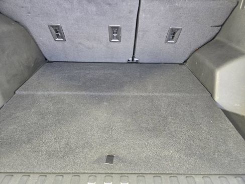 Used 2023 Chevrolet Equinox LT FWD image 37