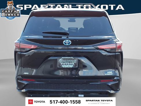 Used 2023 Toyota Sienna XSE AWD/4WD image 8