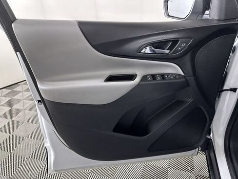 Used 2022 Chevrolet Equinox LS FWD image 23