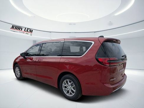 New 2027 Chrysler Pacifica Select FWD image 5