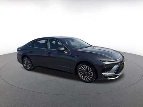 Used 2025 Hyundai Sonata SEL FWD image 2